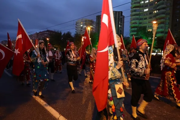 kayseride-19-mayis-coskusu-fener-alayi-ile-basladi-1778927298624.jpg