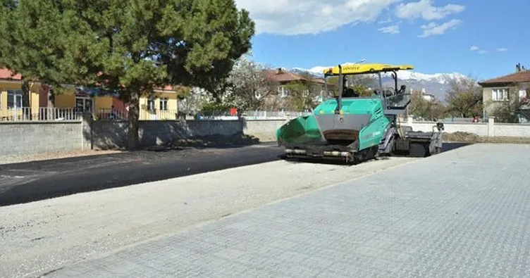 Erzincan valiliği asfalt plent tesislerinden okul bahçelerine asfalt desteği