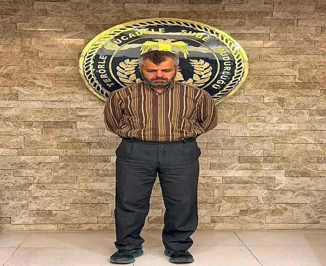 darbeci-fetocu-burkay-karatepenin-ablasi-tutuklandi-1786374150875.jpg Darbeci FETÖ'cü Burkay Karatepe'nin ablası tutuklandı!