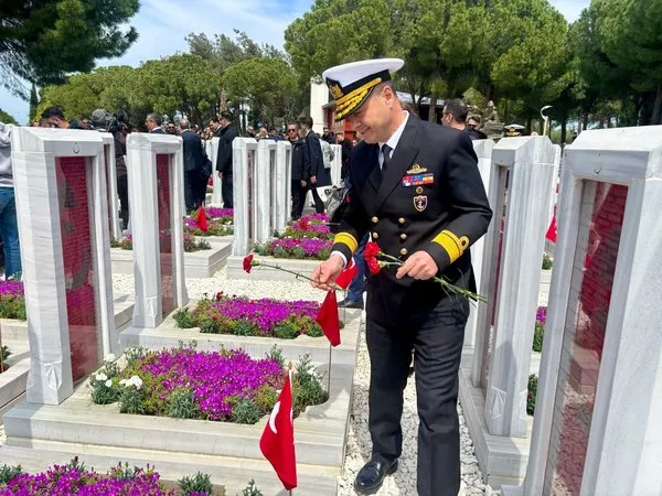 110-yillik-sanli-mucadele-sehitler-abidesinde-anildi-canakkale-kara-savaslarinin-110uncu-yildonumunde-duygusal-1745489742977.jpg