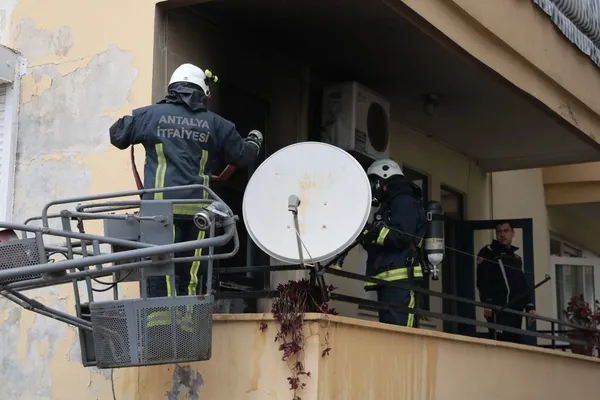 alanyada-apartmanda-cikan-yangin-sonduruldu-1776163844538.jpg