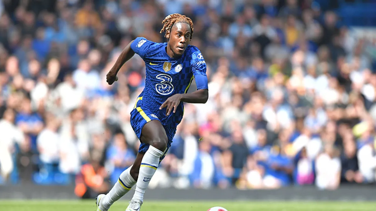 Trevoh Chalobah'ın İngiltere Milli Takımı formasını giydiği bir görsel.