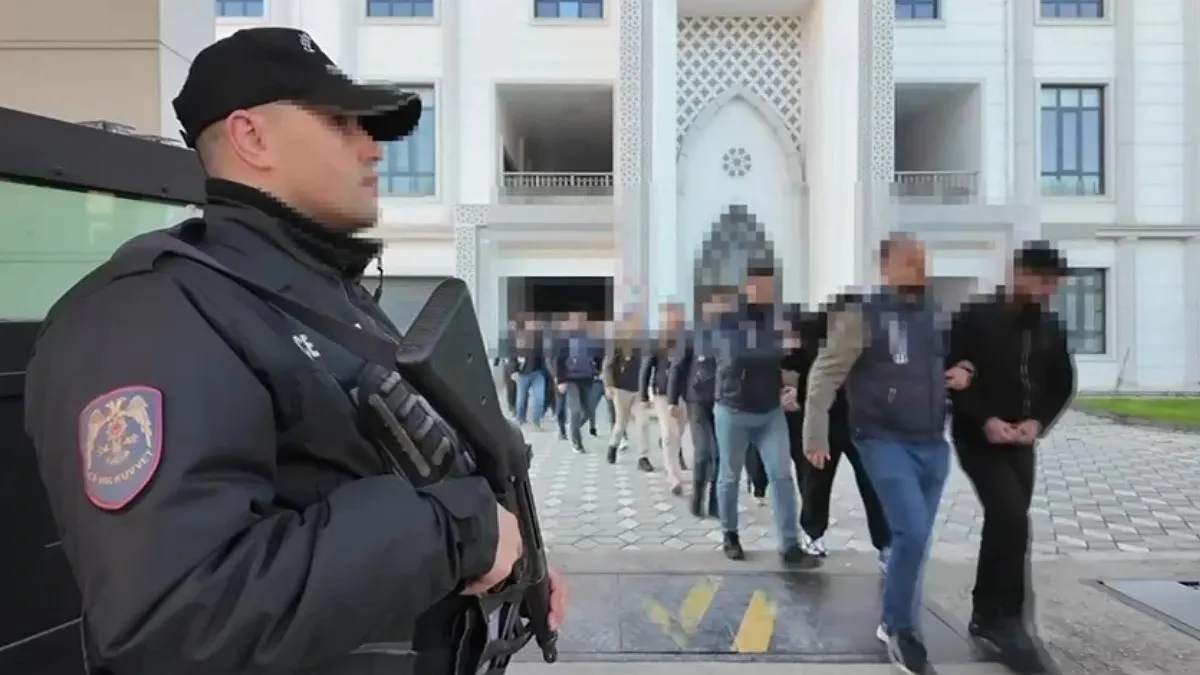 Kocaeli’ndeki dev operasyonla çökertilmişti: 22 milyonluk siber vurgunda yeni gelişme! Kocaeli’ndeki dev operasyonla çökertilmişti: 22 milyonluk siber vurgunda yeni gelişme!