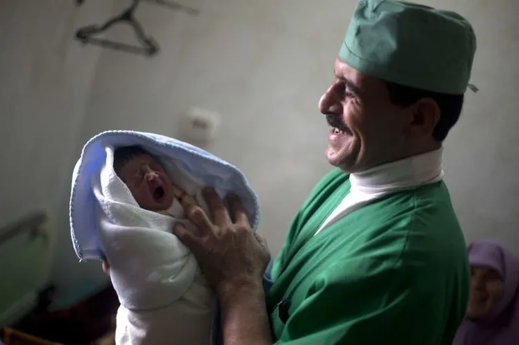 Gazze’nin sembol bebeği doğdu