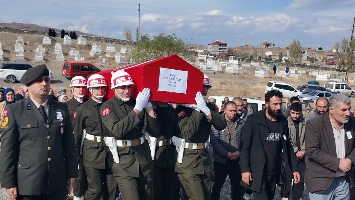 Diyarbakır’da Şehit olan Er Ferhat Ulutaş, memleketi Iğdır’da toprağa verildi