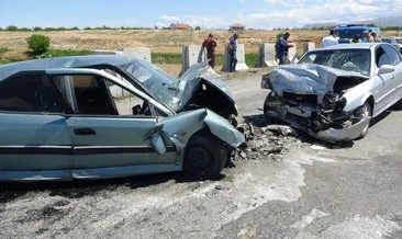 Malatya’da feci kaza! İki otomobil kafa kafaya çarpıştı: 1’i ağır 2 yaralı