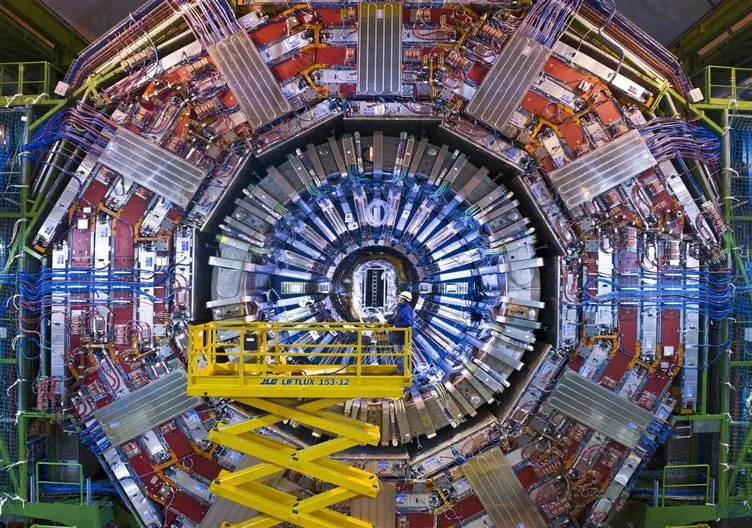 CERN: Dünya aslında olmamalı!
