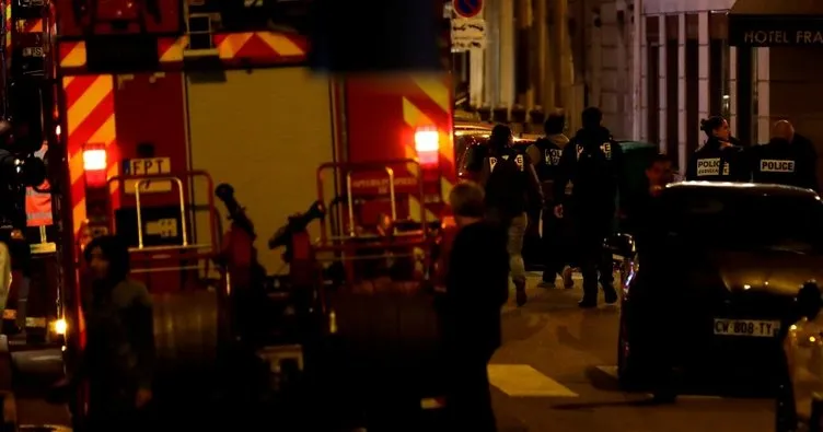 Paris’te bıçaklı saldırı