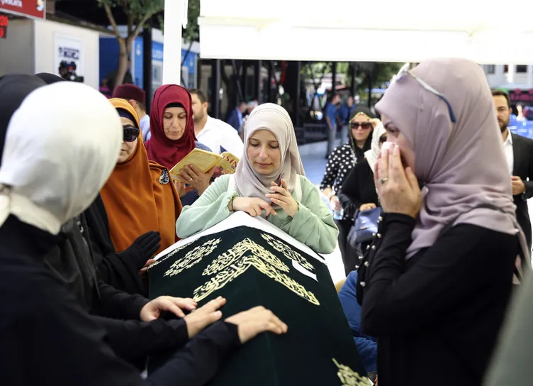 Şule Yüksel Şenler son yolculuğuna uğurlandı