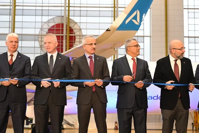 bakan-uraloglu-kuresel-bir-havacilik-merkezi-olduk-1700819312949.jpeg