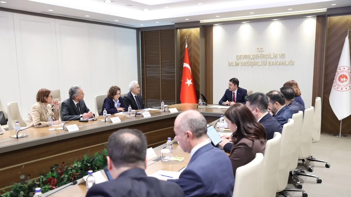 COP31 öncesi kritik temas! Bakan Kurum ile Fatih Birol bir araya geldi COP31 öncesi kritik temas! Bakan Kurum ile Fatih Birol bir araya geldi