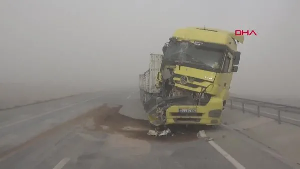 Aksaray'da kum fırtınası kara yolunu ulaşıma kapattı