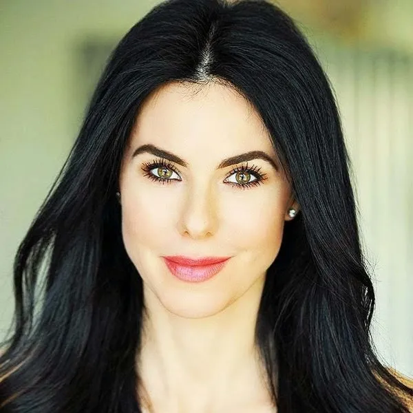 Ünlü isimlerin yaşları (Emine Ün)