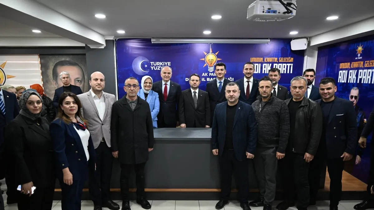 Adalet Bakanı Akın Gürlek AK Parti Düzce İl Başkanlığını ziyaret etti Adalet Bakanı Akın Gürlek AK Parti Düzce İl Başkanlığını ziyaret etti