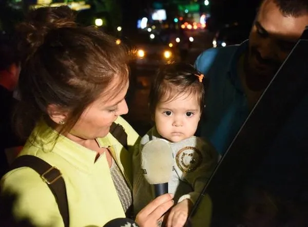 Demet Akalın'ın kızı Hira'dan ilk poz