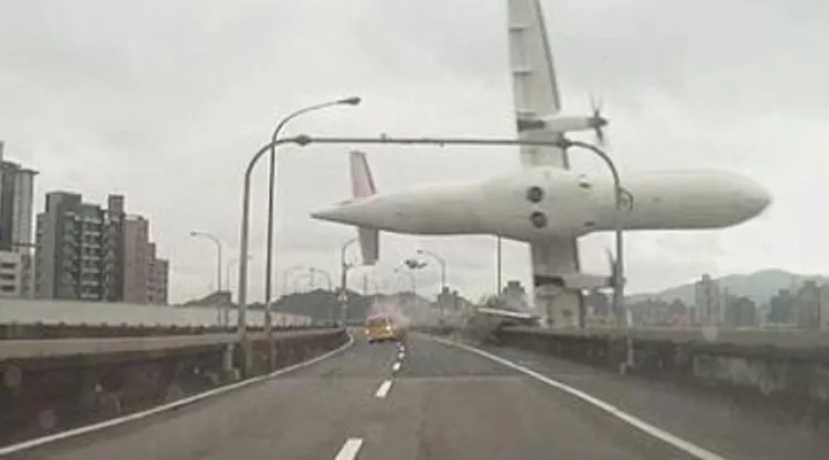 Tayvan’da uçak düştü