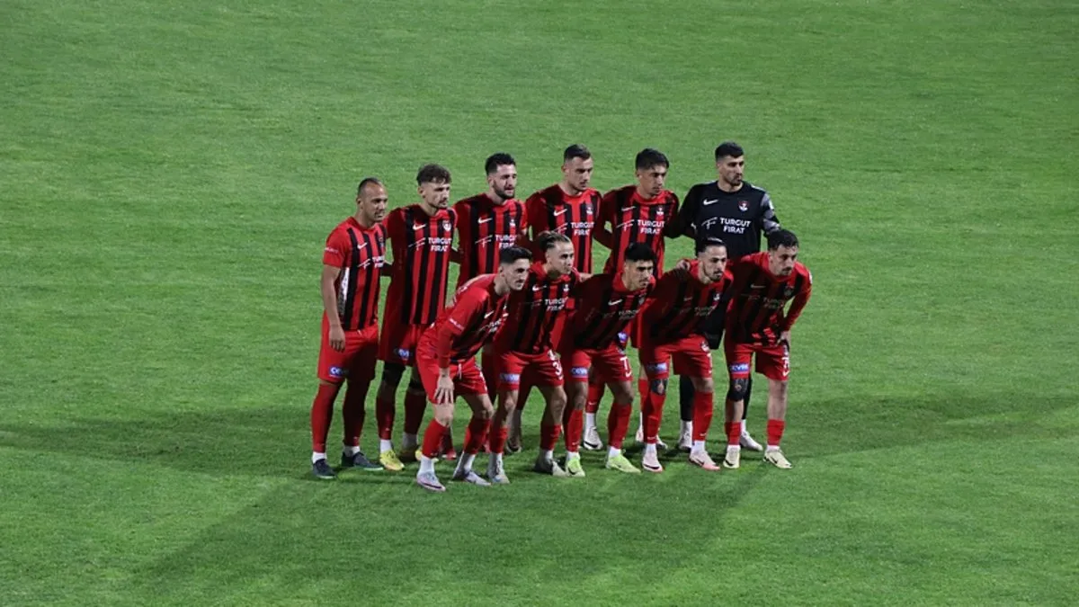 2’nci Lig Play-Off yarı final maçında Vanspor, Elazığ Spor’u 4-1 yendi 2’nci Lig Play-Off yarı final maçında Vanspor, Elazığ Spor’u 4-1 yendi