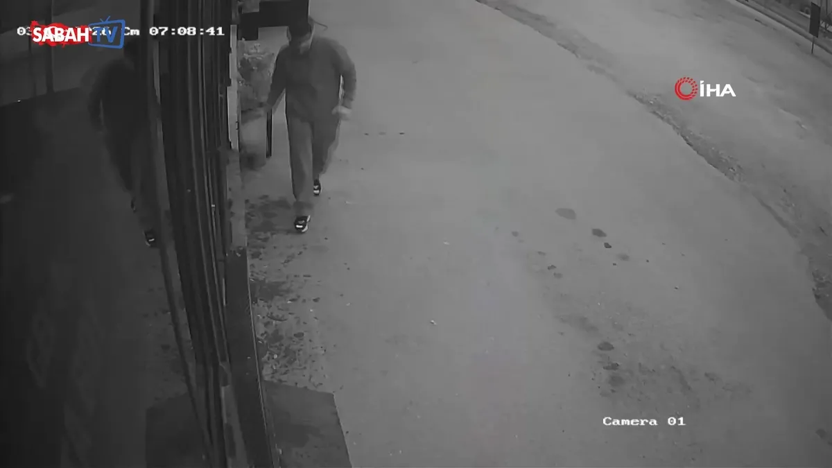 Bursa’da benzin döküp ateşe vermişti: Kundaklama anının görüntüleri ortaya çıktı | Video videosunu izle Bursa’da benzin döküp ateşe vermişti: Kundaklama anının görüntüleri ortaya çıktı | Video videosunu izle