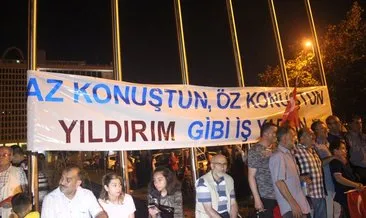 Servisçilerden İBB önünde tahdit kararı kutlaması