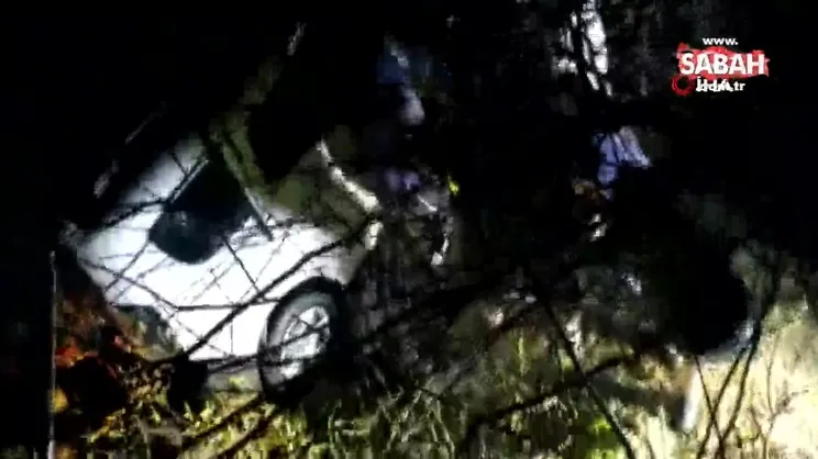 Erzincan'da otomobil köprüden dereye uçtu: 2 yaralı