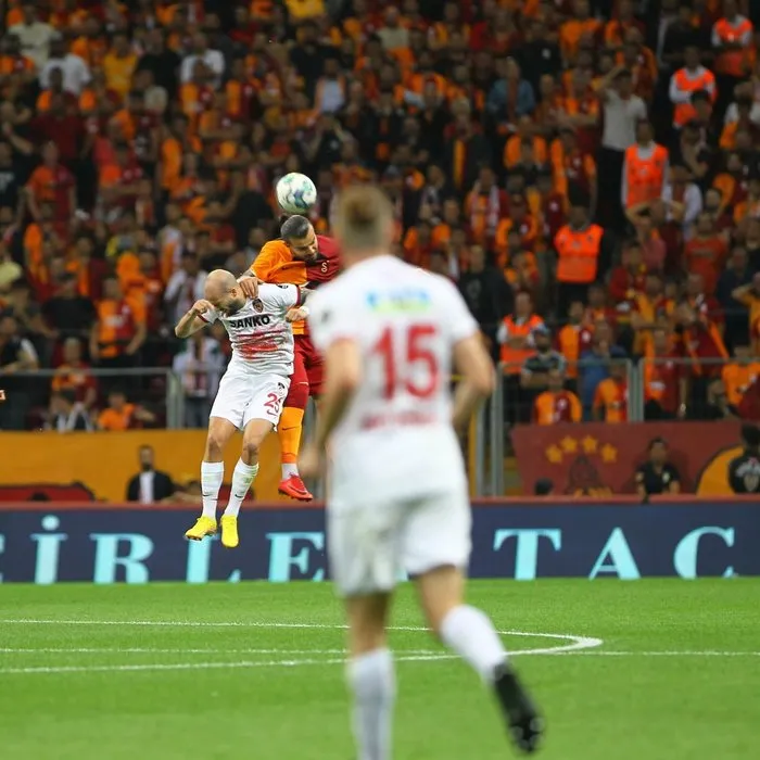 Son dakika Galatasaray haberleri: Galatasaray - Gaziantep FK maçındaki kırmızı kart çok konuşuldu! Abdülkerim Bardakcı’nın pozisyonunu Erman Toroğlu yorumladı...