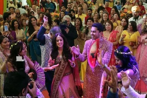 Milyon dolarlık Hint düğünü