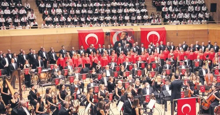 1500 kişilik korodan Cumhuriyet konseri