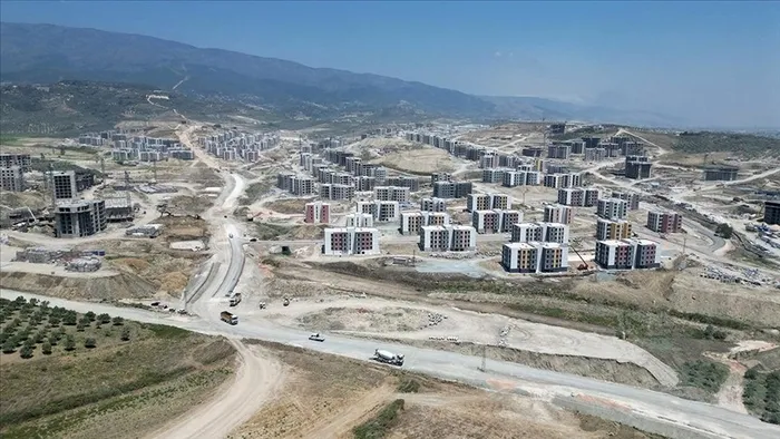Bakan Kurum: Her 3 depremzededen 2'si evlerine kavuştu