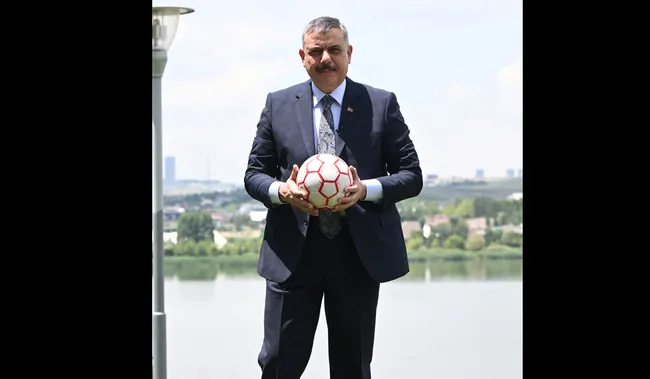 icisleri-bakanligindan-milli-takima-destek-klibi-bakan-ciftci-de-kamera-karsisina-gecti-haydi-bizim-cocuklar-t-1781863443019.jpg