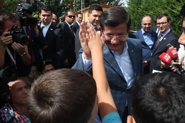 Başbakan Davutoğlu baba ocağında