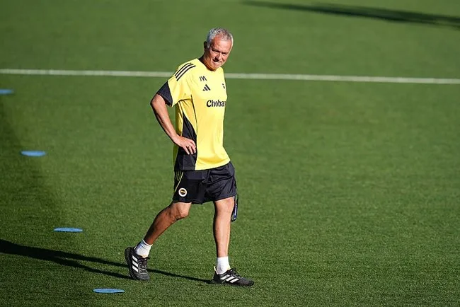 fenerbahcede-zinchenko-pazarligi-suruyor-1754988729567.jpg