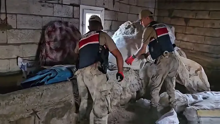 Şanlıurfa’da silah kaçakçılarına operasyon: Bakın silahlar nereden çıktı!