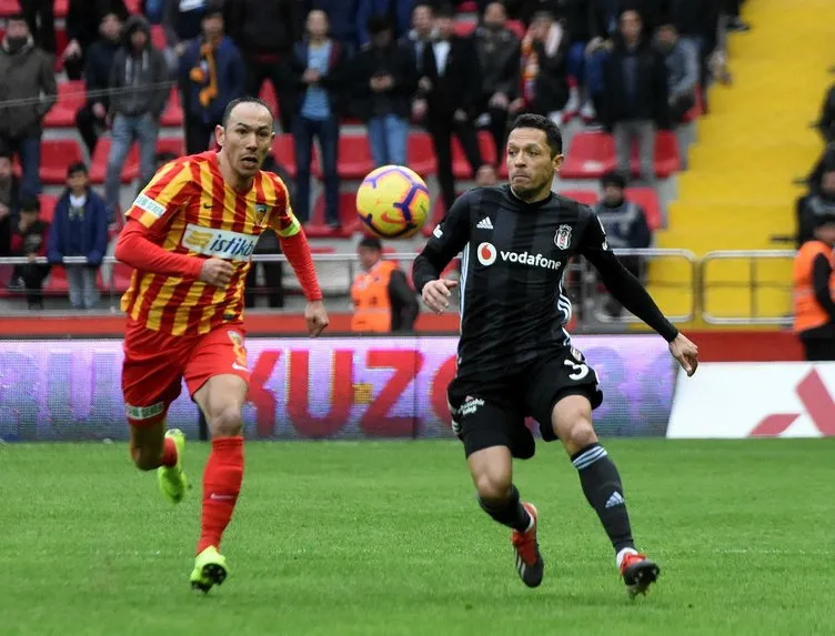 Son dakika Beşiktaş transfer haberleri! Galatasaray’dan Beşiktaş’a transfer...