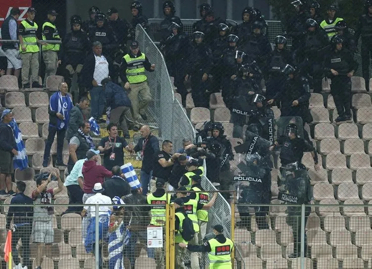 Bosna Hersek - Yunanistan maçında ortalık karıştı!