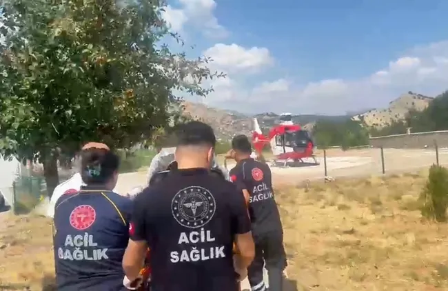 tuncelide-elinden-yaralanan-hasta-ambulans-helikopterle-malatyaya-sevk-edildi-1786553854344.jpg