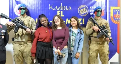 Fuarın gözdesi jandarma oldu: Komandolarla fotoğraf çektirmek için yarışa girdiler #gaziantep