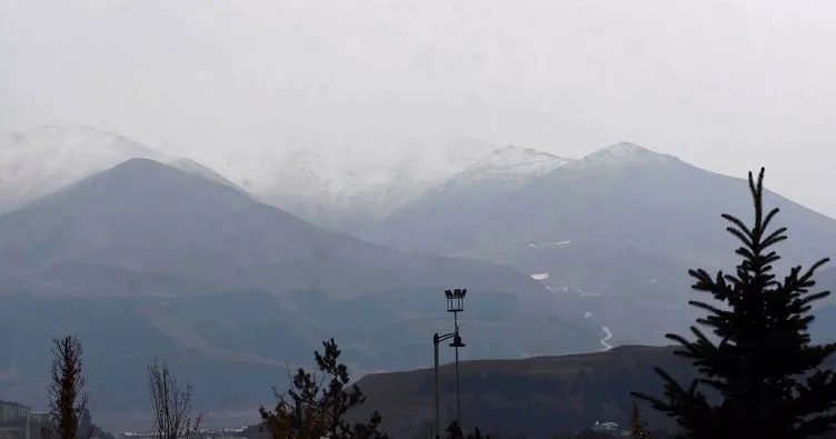 Palandöken Kayak Merkezi’ne mevsimin ilk karı düştü