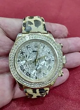 alisveris-sitesindeki-ilan-sasirtti-ii-kralice-elizabethin-hediye-ettigi-rolex-saatim-satilik-1742285785417.jpg