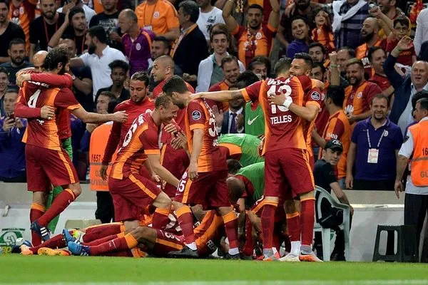 Galatasaray'da 15 futbolcu gidecek