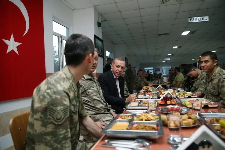 Cumhurbaşkanı Erdoğan Mehmetçiklerle birlikte iftar yaptı