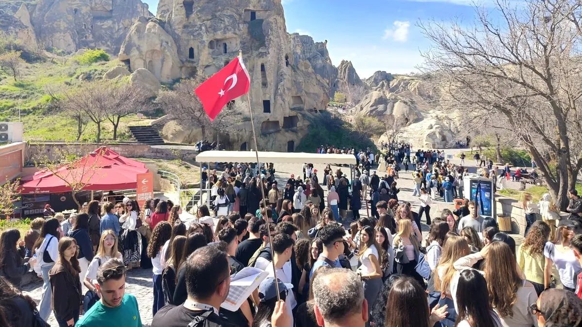 Bakan Ersoy açıkladı: Bayramda müzeler doldu taştı! Efes, Hierapolis ve Göbeklitepe zirvede! Bakan Ersoy açıkladı: Bayramda müzeler doldu taştı! Efes, Hierapolis ve Göbeklitepe zirvede!