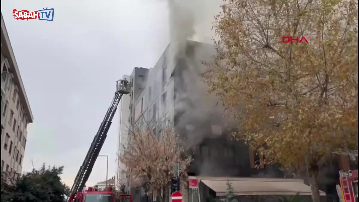 Kadıköy'de 5 katlı binada yangın | Video videosunu izle | Son Dakika Haberleri