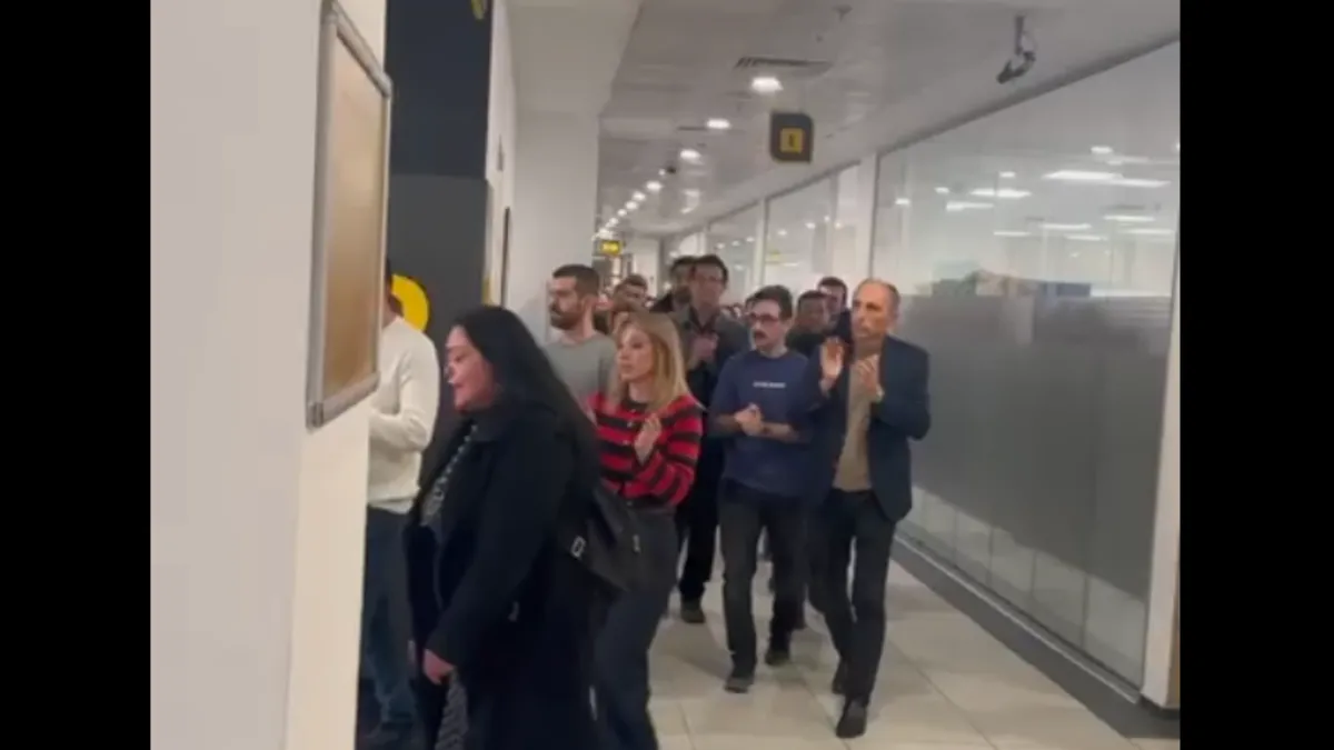 CHP’li Eyüpsultan Belediyesi’nde sular durulmuyor: İşçiler kazan kaldırdı CHP’li Eyüpsultan Belediyesi’nde sular durulmuyor: İşçiler kazan kaldırdı