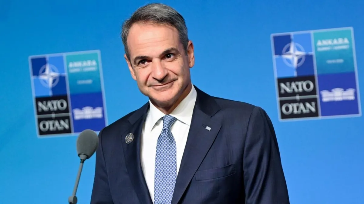 Yunanistan Başbakanı Kiryakos Miçotakis, NATO Zirvesi sırasında gazetecilerin sorularını yanıtlıyor.