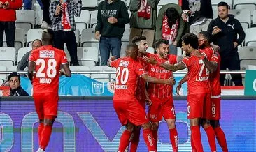 Antalyaspor 3 puanı 4 golle aldı! Son 8 maçta 7 galibiyetini aldı