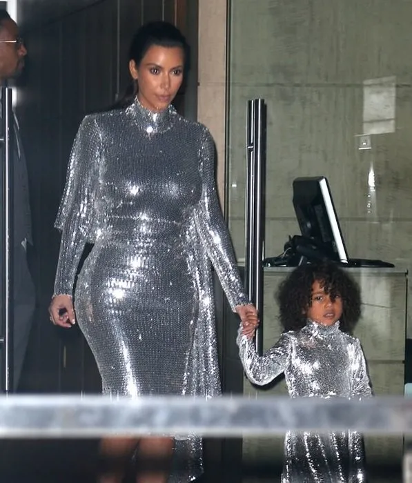 Kardashian ve kızı birebir aynı!