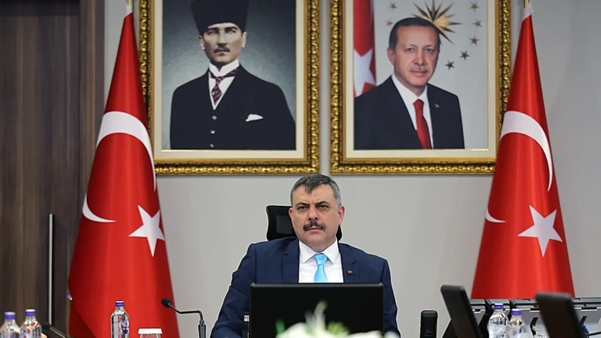 Bakan Çiftçi hemşehrileriyle buluştu! “Türkiye Yüzyılı’nı hep birlikte inşa ediyoruz” Bakan Çiftçi hemşehrileriyle buluştu! “Türkiye Yüzyılı’nı hep birlikte inşa ediyoruz”