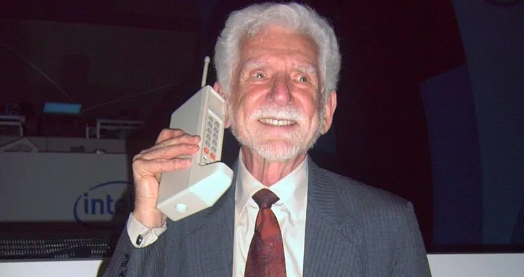 İşte dünyanın ilk cep telefonu! Ağırlığını duyanın...