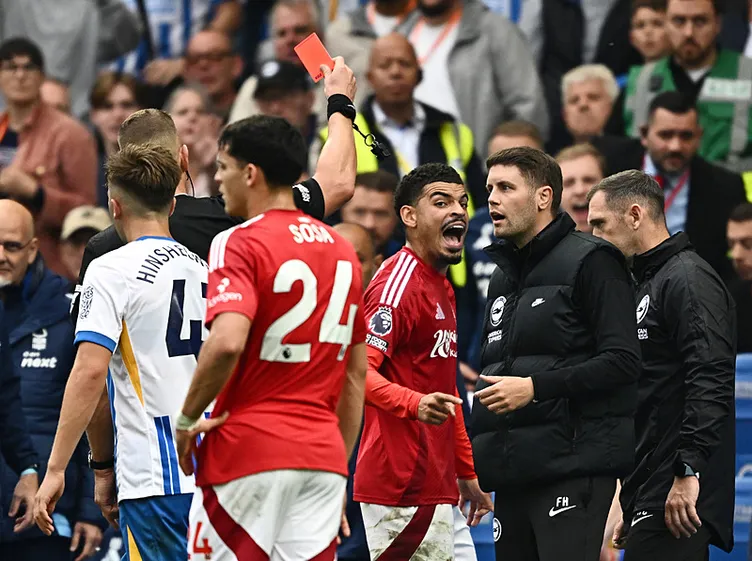 SON DAKİKA! Ferdi Kadıoğlu çok sinirlendi! Olaylı Brighton-N. Forrest maçında 3 kırmızı kart... Spor Haberleri