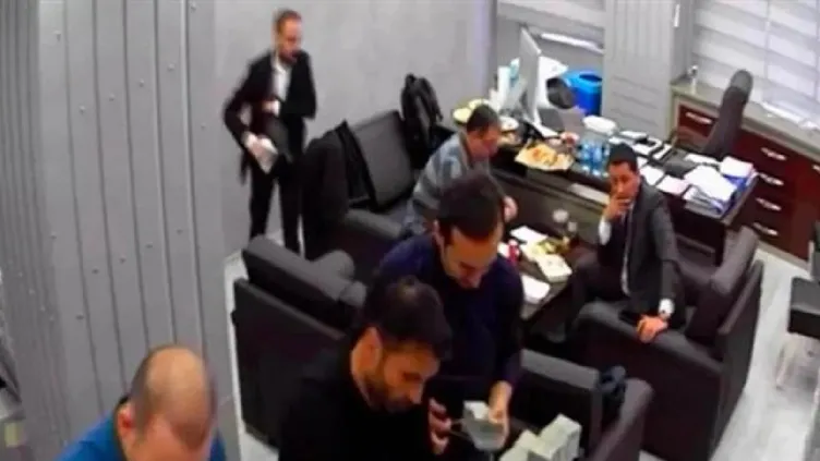 CHP’deki kirli para trafiğinin kilit ismi İmamoğlu’nun ihalecisi Özgür Karabat